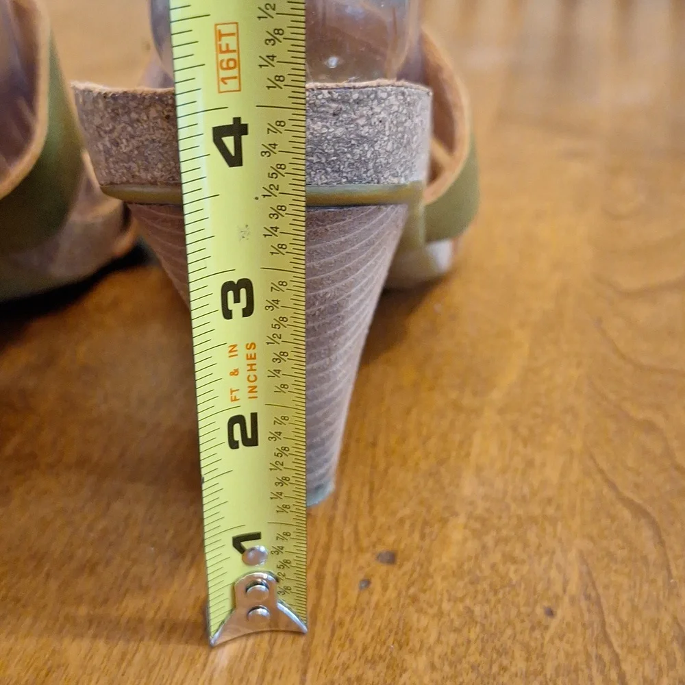 Kork-Ease Green Leather Sandals - Picture 5 of 16